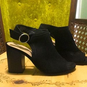 Black, size 7, faux suede, open toe booties